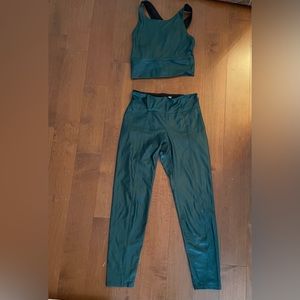 HEROINE- size small 2 piece- Emerald Green-Workout set